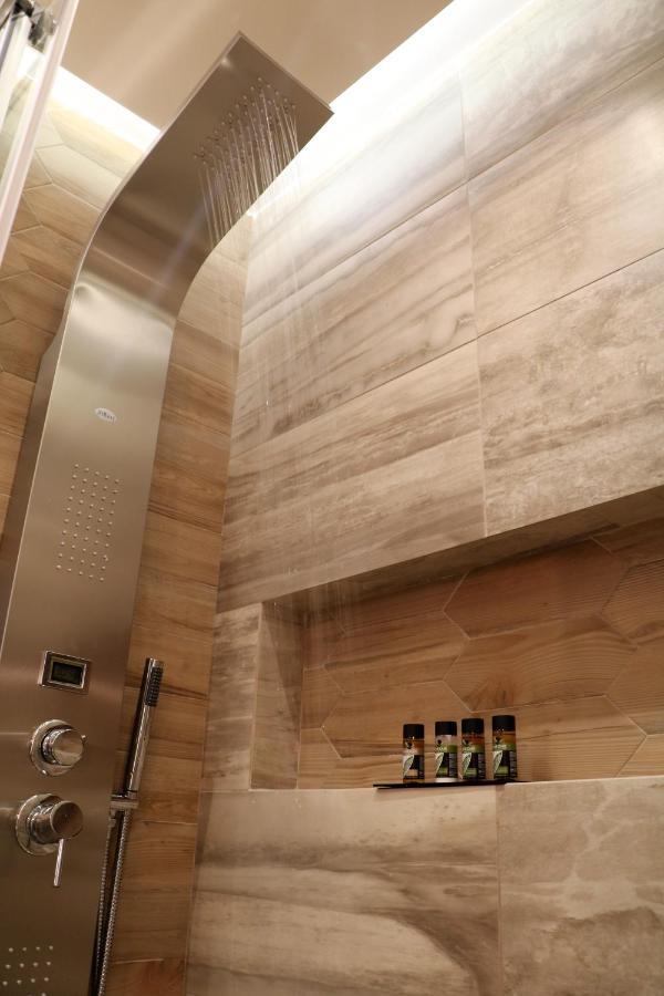 Angelica'S Deluxe Rooms In Adamas Exterior photo