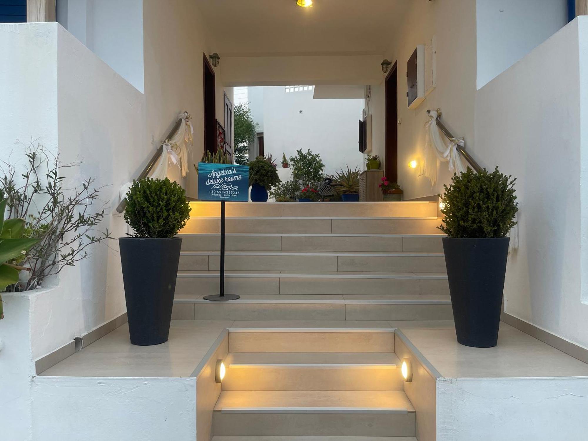 Angelica'S Deluxe Rooms In Adamas Exterior photo